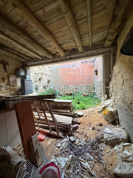Foto d76454ee-351d-4492-b297-d6352571c96a. Casa amb xemeneia calefacció a Villalonso