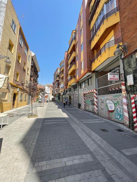 Foto 97f28d3f-e943-4491-af16-04bd85769a47. Aparcament cotxe a calle de los moros 4 a San Martín Valladolid