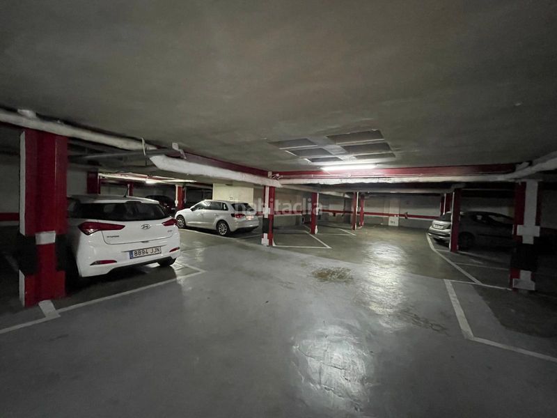 Foto f4b24b1d-d558-4f60-b16e-b0e731744f5c. Aparcament cotxe a calle de los moros 4 a San Martín Valladolid