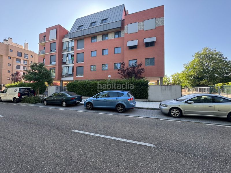 Foto 487a73e9-c948-4cd7-8623-8f287a0c6e0f. Parking coche en calle arribes del duero 14 panaderos inmobiliaria, garaje doble para dos coches en venta en zona del nuevo hospital. en Valladolid