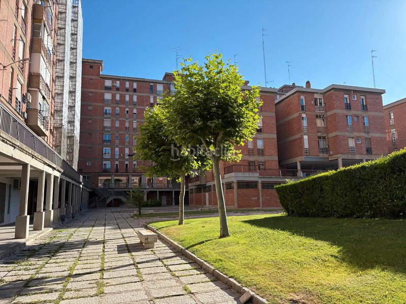 Foto d1a345da-980f-48e7-a0b2-d0b41dd902fe. Locale commerciale in calle de joaquín velasco martín 116 in Valladolid