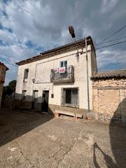 Masia a Calle estrecha 4. Grupo integra, casa con patio en venta en canalejas de peñafiel