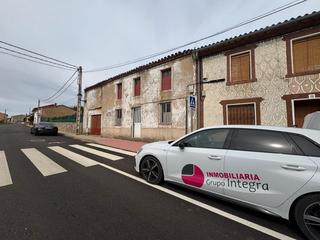Masia a Avenida del doctor diego 7. Grupo integra, casa en venta de dos plantas con parcela de 807m2