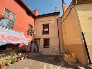 Masia  Plaza mayor 7. Grupo integra, casa de pueblo, nave y merendero en venta en fomb