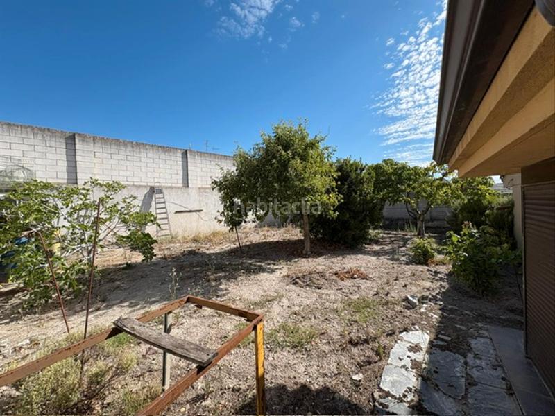 Foto f8ce9032-4a98-46b3-adab-c01cfe0fe902. Chalet in calle vargas san miguel 22 in Íscar