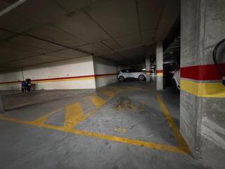 Aparcament cotxe a Calle del monasterio de santa maría de montserrat 9. ¡oportunidad única en villa de prado!