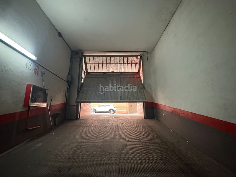 Foto 88a18788-57d5-4b00-b7b5-d58122b59f6a. Parking coche en calle del mirlo 59 panaderos , plaza de garaje en venta en pajarillos calle mirlo. en Valladolid