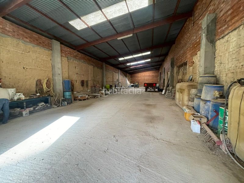 Foto 0fd71355-a11b-4f8f-8605-1ef47099470b. Nau industrial a Mucientes