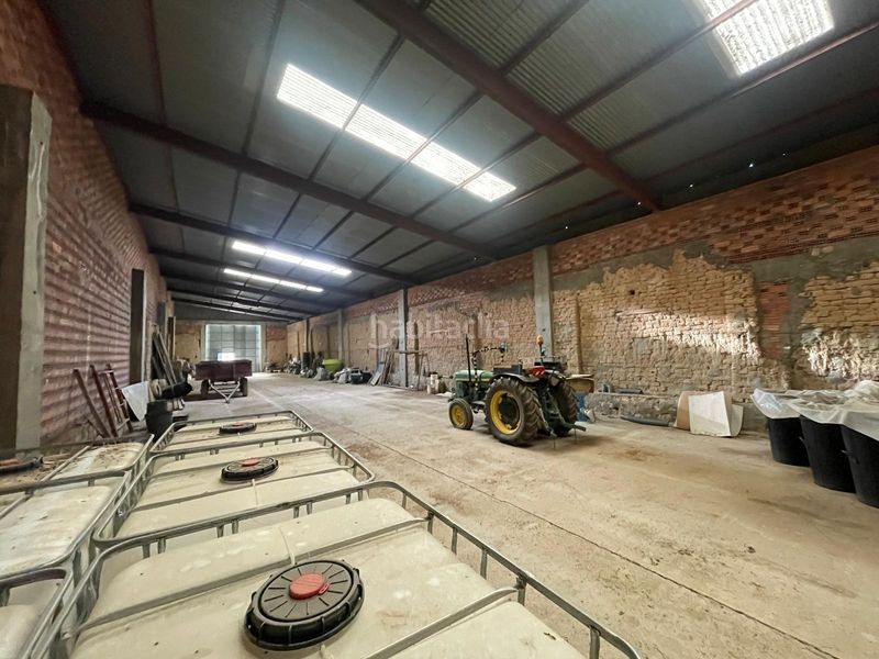 Foto 1214a3d4-0ff4-42af-93e6-2d2e32e3a553. Nau industrial a Mucientes