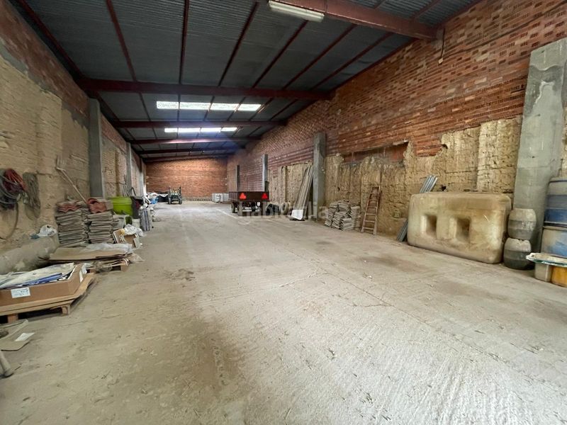 Foto 7ab308c6-b3c5-4735-a04e-41b62e360fe2. Nau industrial a Mucientes