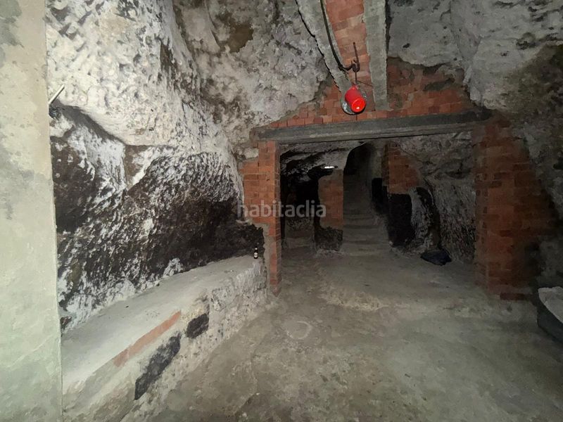 Foto c1776964-82b6-47b5-8017-5502847d1730. Masia amb xemeneia a Cuelgamures
