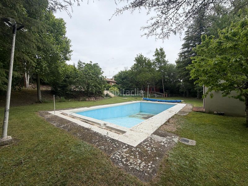 Foto 99dc5778-9bb0-49a2-a5ed-4b1211a99c84. Xalet amb xemeneia calefacció aparcament piscina a Roa