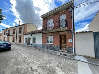Casa adosada  Calle segovia. Panaderos valladolid, casa en venta en escarabajosa de cabezas c