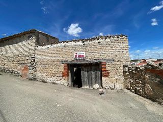 Country house  Calle la redonda. Panaderos valladolid, casa con patio para rehabilitar en espinos