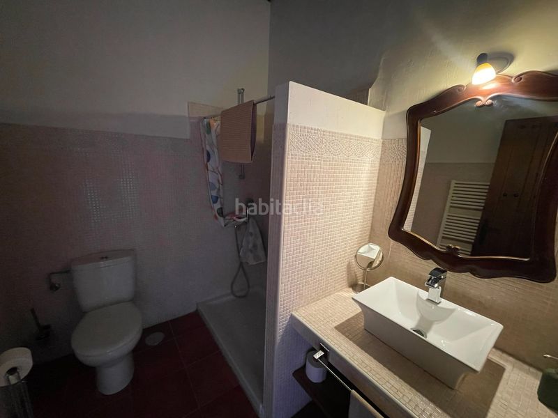 Foto c421ec14-7b36-4b95-8eb8-d322e82ea829. Masia amb xemeneia calefacció aparcament a Sepúlveda