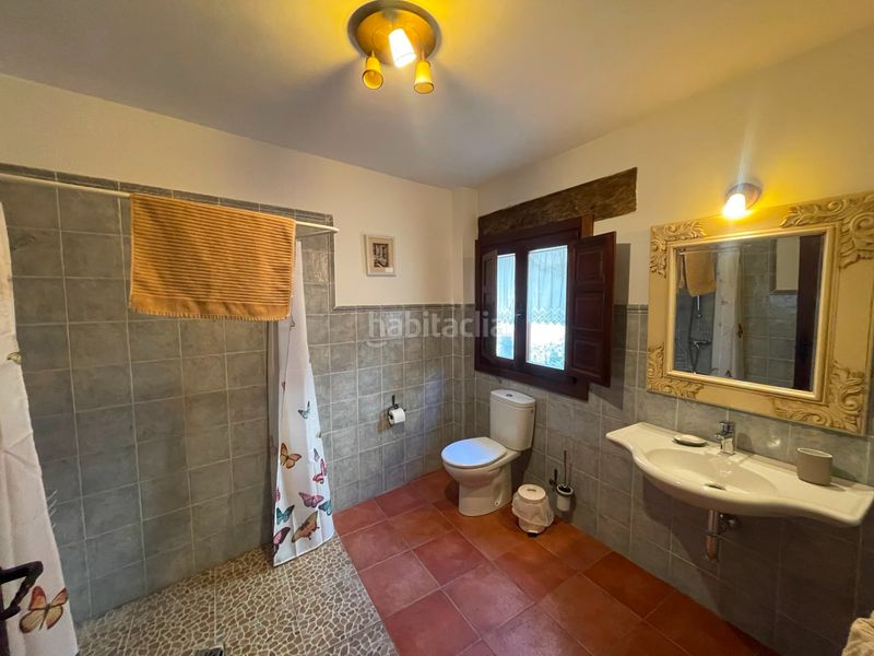 Foto e135080a-309d-426b-b269-9b01ab11b52b. Masia amb xemeneia calefacció aparcament a Sepúlveda