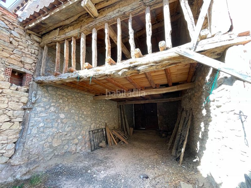 Foto ea25d5a1-686a-4416-b520-aa53f4e4a10c. Masia amb xemeneia calefacció aparcament a Sepúlveda