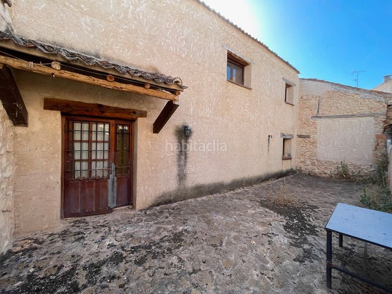 Foto f34f3630-4533-4c15-b659-add4d226c58c. Masia amb xemeneia calefacció aparcament a Sepúlveda