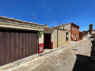Bauernhof  Calle santa rosa. Panaderos valladolid, casa para entrar a vivir totalmente amuebl