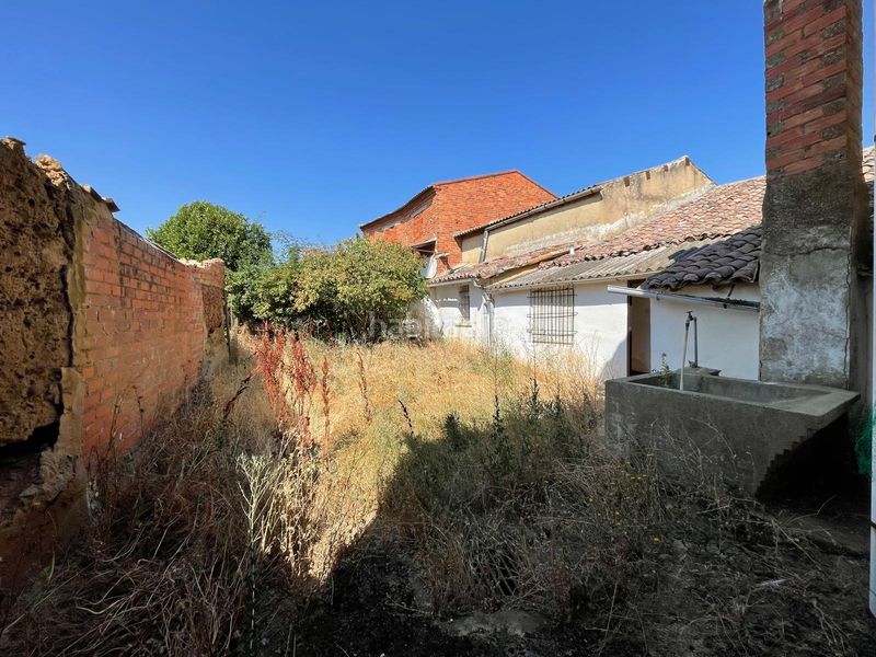 Foto d399d9c9-86e6-4a48-9e52-f55c9777da8d. Masia amb xemeneia calefacció aparcament a Joarilla de las Matas