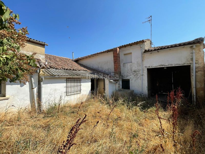 Foto e7ba57fa-07ea-46ab-b218-3a6d9b4fd149. Masia amb xemeneia calefacció aparcament a Joarilla de las Matas