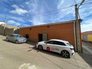 Casa  Calle de la fuente. Panaderos valladolid inmobiliaria, casa de pueblo con patio en v