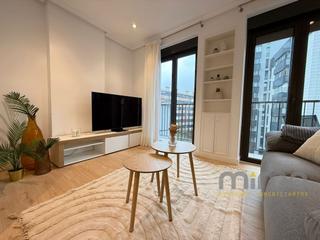 Appartement à Plazaburu kalea 12. Reservada! bonita vivienda exterior y soleada con balcón corrido