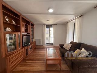 Flat in Calle de san jerónimo 23. Vivienda exterior en esquina en zona emblemática
