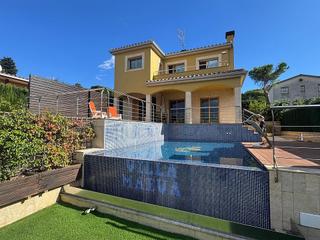 Casa  Carrer modeguera 20. Casa en venta en s’agaro