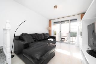 Zweistckige Wohnung en Carrer de sant feliu de codines 85b. Dplex en venta en sant feliu de codines: comodidad, espacio y r