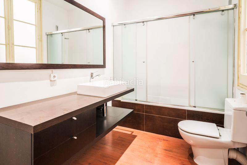 Foto c9cd10b2-aba6-40fc-952c-da5204672f2a. Pis a rambla de catalunya 15 a Dreta de l´Eixample Barcelona