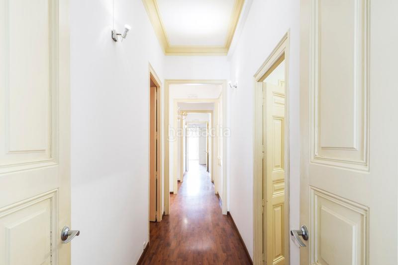 Foto e7dbae0d-e555-4f11-aaf0-96a5351891d7. Pis a rambla de catalunya 15 a Dreta de l´Eixample Barcelona