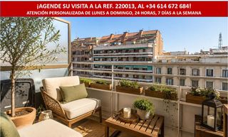 �tic  Carrer de viladomat. Piso en venta con terraza y vistas en sant antoni, barcelona