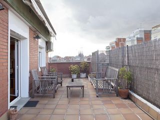 �tic en Sagrada Fam�lia. �tico en venta con gran terraza el camp de l'arpa del clot, barc