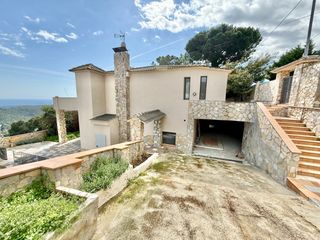 Casa  Carrer les vinyes. Casa en venta con amplia parcela can palau, sant cebrià de valla