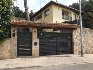 Lloguer Casa a Premià de Dalt. Casa en alquiler con piscina y jardín en premià de dalt