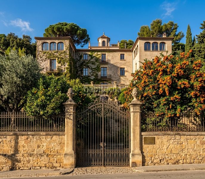 Foto 855c37e3-7b21-4b20-a0f0-8864a048772e. Edifici a Sarrià Barcelona