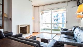 Piso  Plaça de lesseps. Vibrante piso con encanto y terraza privada en gràcia, plaça de