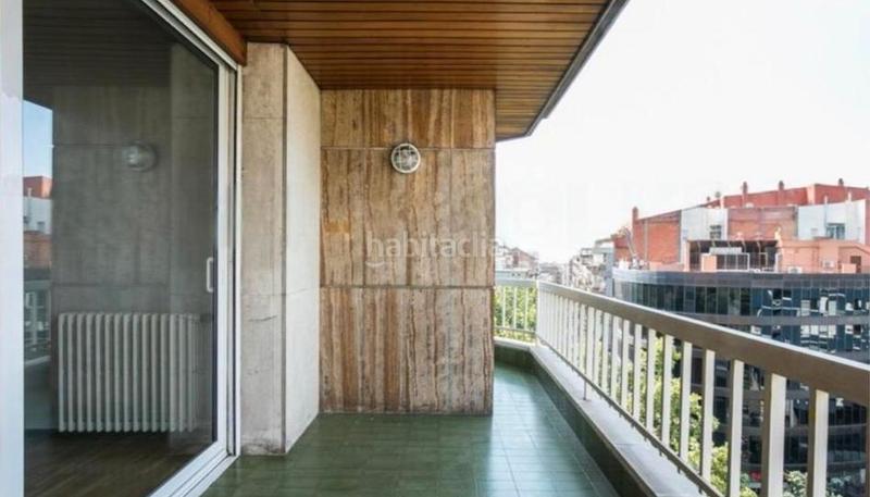 Foto 2346f420-13a1-44b9-8c93-e8852b95a551. Piso vibrante piso con encanto y terraza privada en gràcia, plaça de lesseps en Barcelona