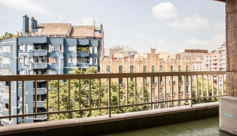 Foto be60c5bb-e42a-4a2d-9169-58e7ead7b6e5. Piso vibrante piso con encanto y terraza privada en gràcia, plaça de lesseps en Barcelona