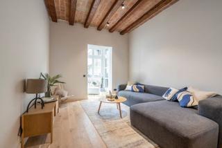 Appartement à Carrer de mallorca 261. Un hogar moderno con alma histórica: junto al mercat del ninot,