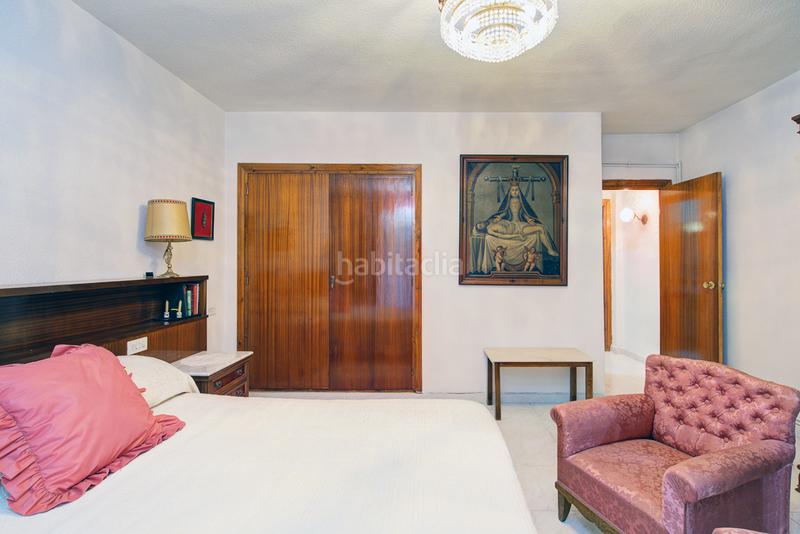 Foto cbe7a79d-0706-4bb2-bfc6-9161b1cdf26d. Piso ¡amplitud e inmejorable ubicación! en el barrio Fígares. en Granada
