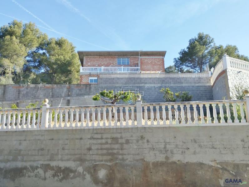 Foto 17d8f9a3-5d69-45f2-9327-0a182a9d47a0. Casa gama soluciones inmobiliarias les presenta este exclusivo chalet en algar de palancia en Algar de Palància