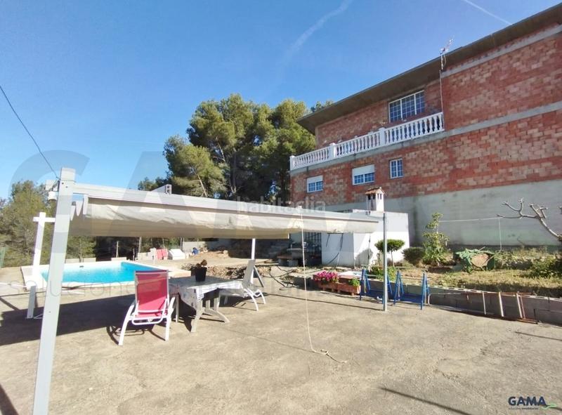 Foto 4c91f0f4-da51-4bd3-8aa7-c846e6728370. Casa gama soluciones inmobiliarias les presenta este exclusivo chalet en algar de palancia en Algar de Palància