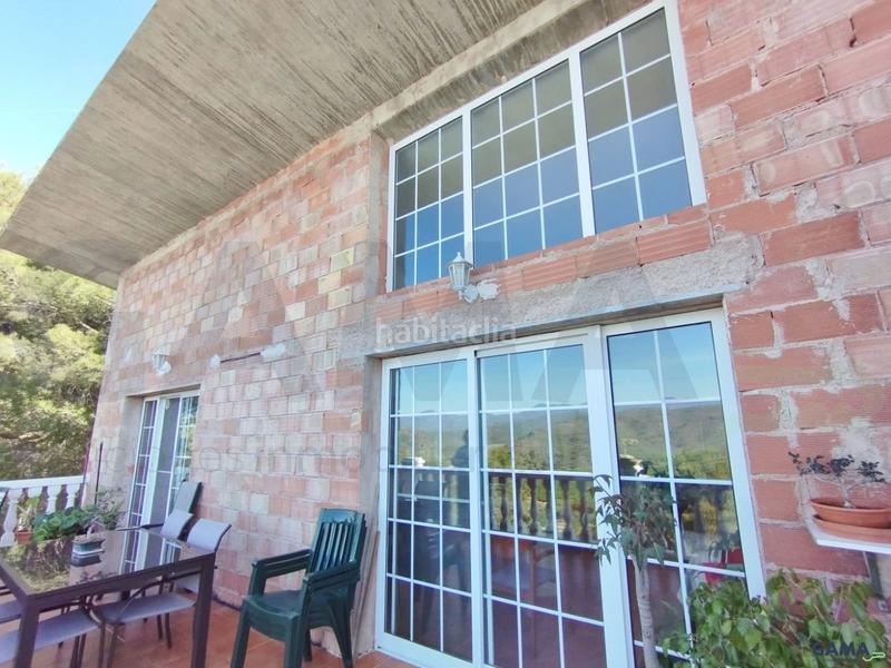 Foto b472cce2-13e9-45a3-9280-473727c692f0. Casa gama soluciones inmobiliarias les presenta este exclusivo chalet en algar de palancia en Algar de Palància