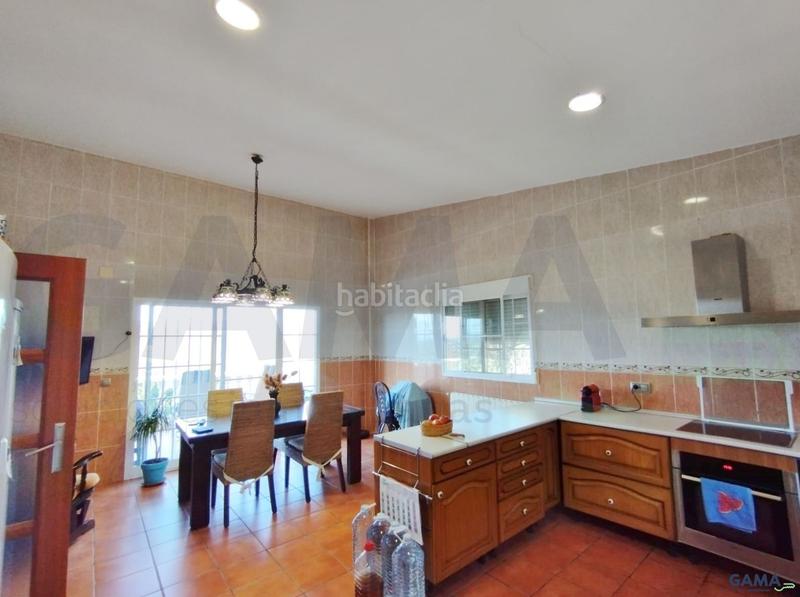 Foto e637cb07-fcda-4704-b05c-a5cd6a17c9e6. Casa gama soluciones inmobiliarias les presenta este exclusivo chalet en algar de palancia en Algar de Palància