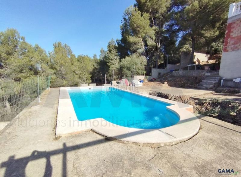 Foto e64647d9-e589-430f-8b6a-ffa1cdc430ee. Casa gama soluciones inmobiliarias les presenta este exclusivo chalet en algar de palancia en Algar de Palància