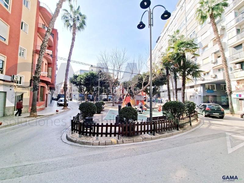 Foto bd945cb7-9bc5-40c3-a2bd-e667d84aa0fa. Parking coche en Caputxins Alzira