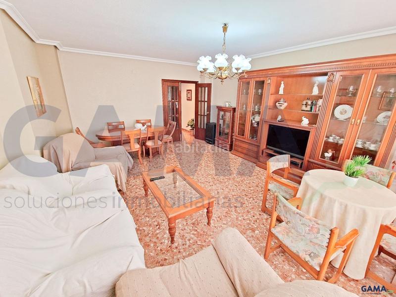 Foto 5fcfed03-eb81-4af7-96be-6ecdfa4de2d2. Alquiler piso alquiler de piso amplio, luminoso y a un paso de la universidad ideal para estudiantes o médicos residentes en Alzira