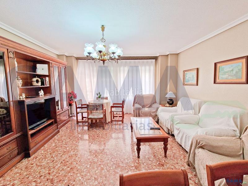 Foto d10c7d80-f0b6-44c9-884c-acccc87288d3. Alquiler piso alquiler de piso amplio, luminoso y a un paso de la universidad ideal para estudiantes o médicos residentes en Alzira